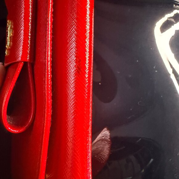 Prada Patent Leather Bow Wallet (Rare) - Picture 3 of 10